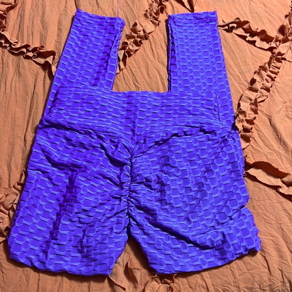 NWOT Purple Scrunch Butt Leggings
